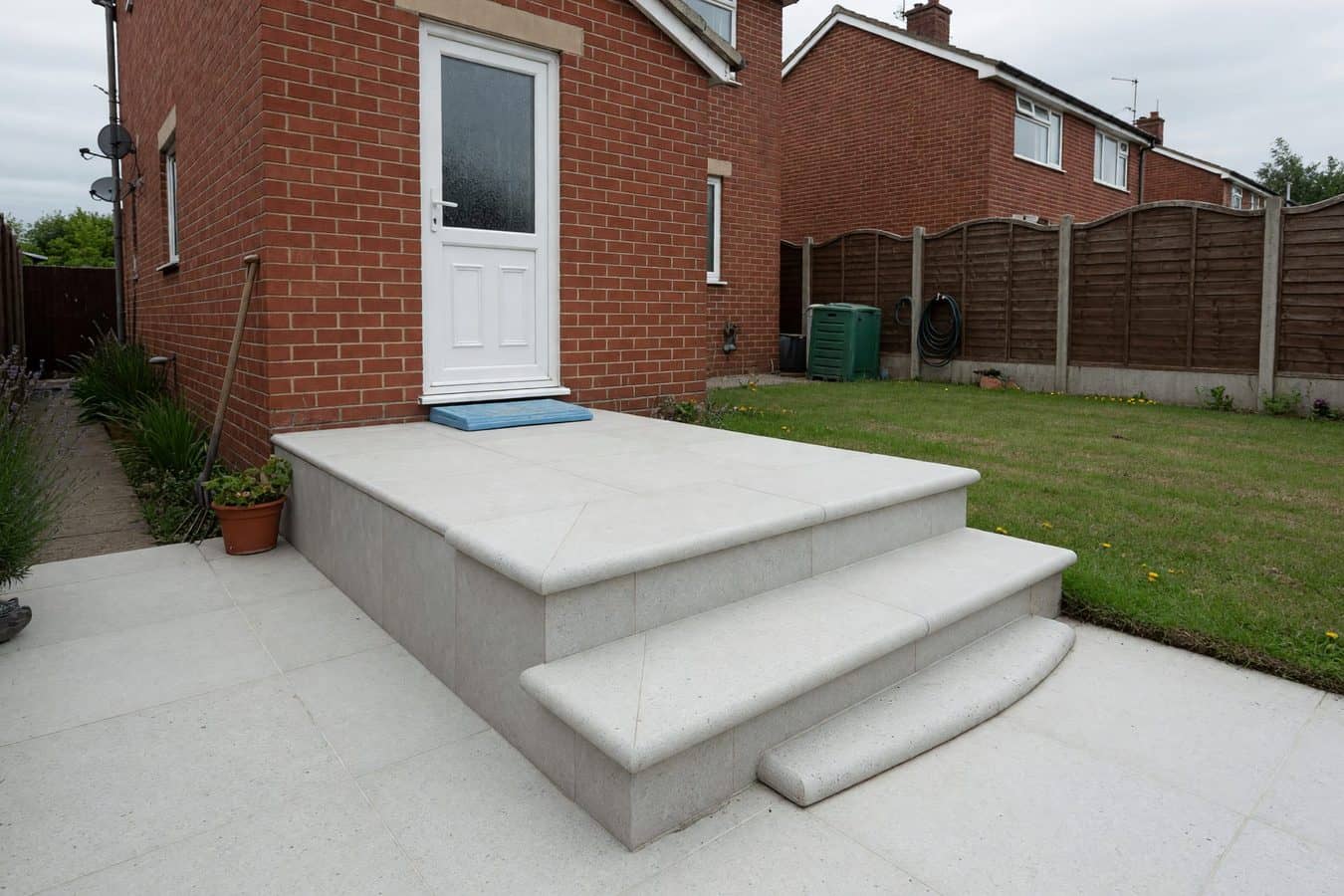 Porcelain patio steps with bullnose treads landing on paving