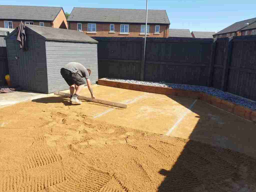 Levelling sand for artificial grass