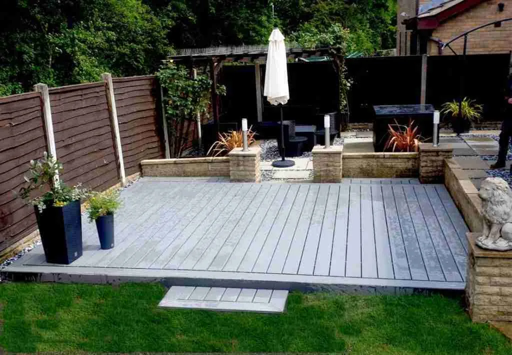 How to lay decking on uneven ground: 2 Simple methods