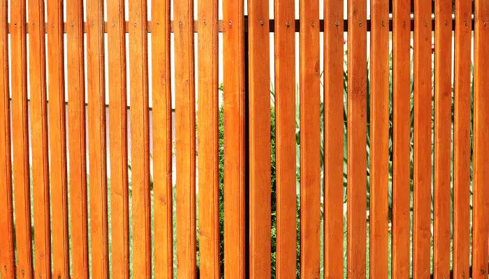 Light wooden palisade fencing