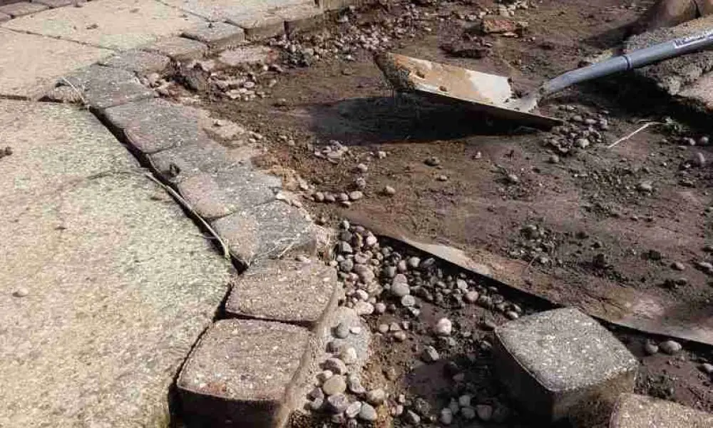 Block paving path border